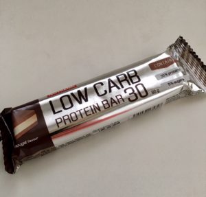 Proteinová tyčinka low carb Nutrend